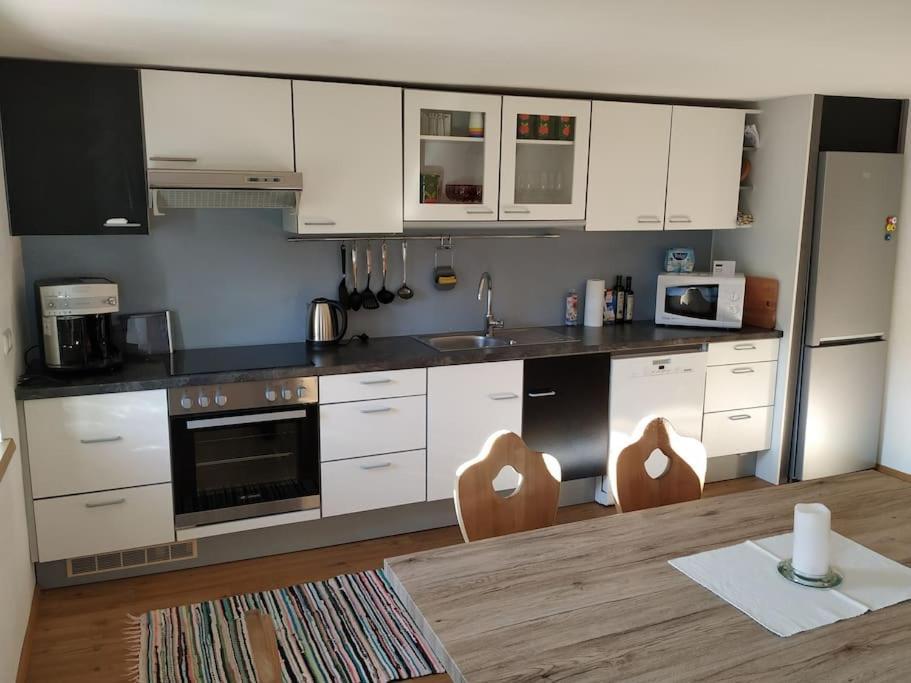 Upcycling Appartement Fischl - Nachhaltig Und Kreativ Wohnen Fuer Gross Und Klein Jenbach Exteriör bild